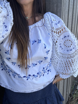 Blouse brodée en linge...