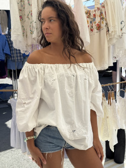 Blouse brodée en linge...