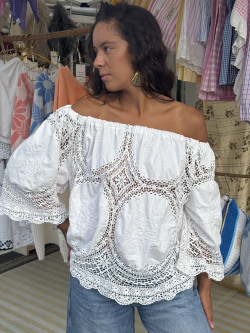 Blouse brodée en linge...