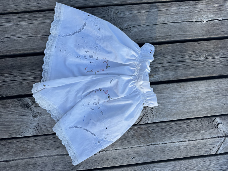 Short brodé en linge ancien Darius