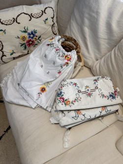 Pochette en linge ancien brodé/ INES