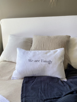 copy of Cover "We are family"