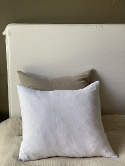 Cushion cover in triple cotton gauze // Sage green