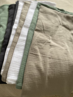 Cushion cover in triple cotton gauze // Sage green
