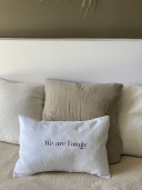 Housse de coussin "We are family"